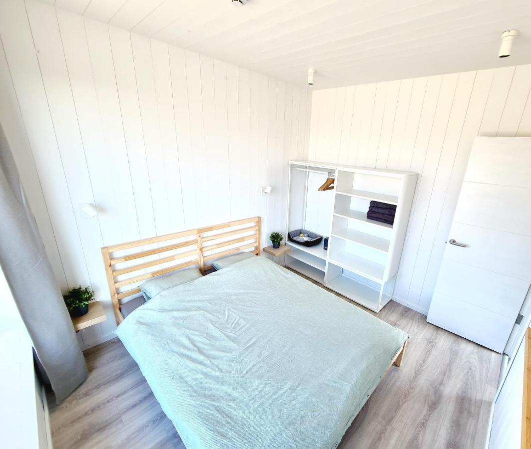 Lovely New 2-bedroom Ev Friendly Apartment Svencele